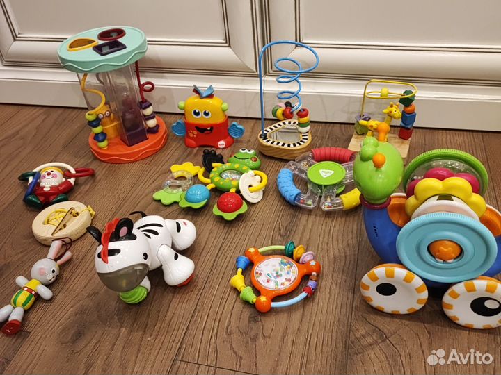 Развивающие игрушки для малышей пакетом