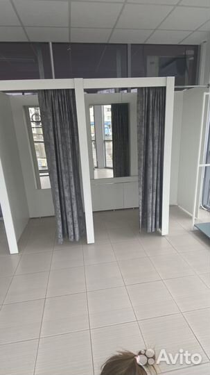 Продам большое зеркало, раздевалку, пуф