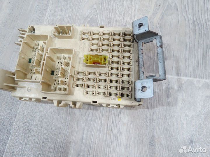 Блок предохранителей салонный Hyundai Solaris