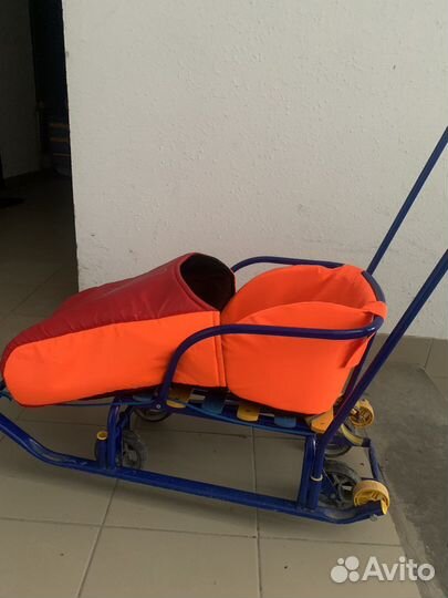 Детские санки на колесах с чехлом