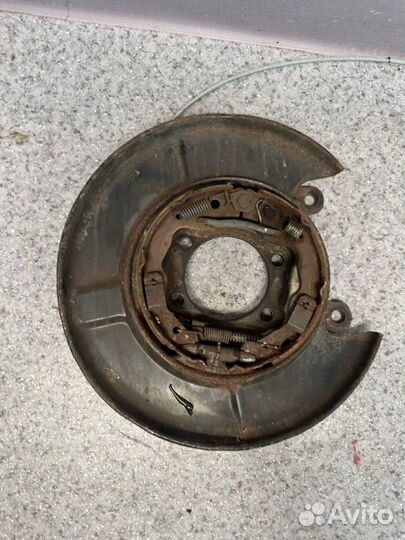 Колодки стояночного тормоза задние левые Nissan