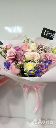 Лепестки роз