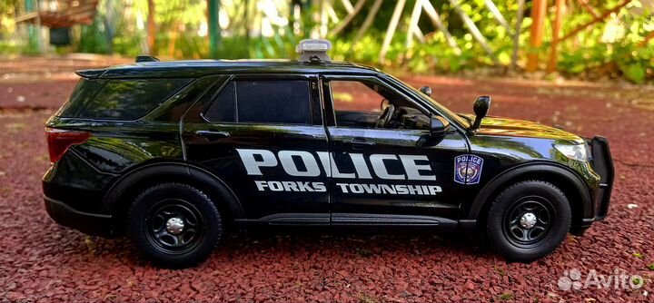 Ford police interceptor utility 1/24