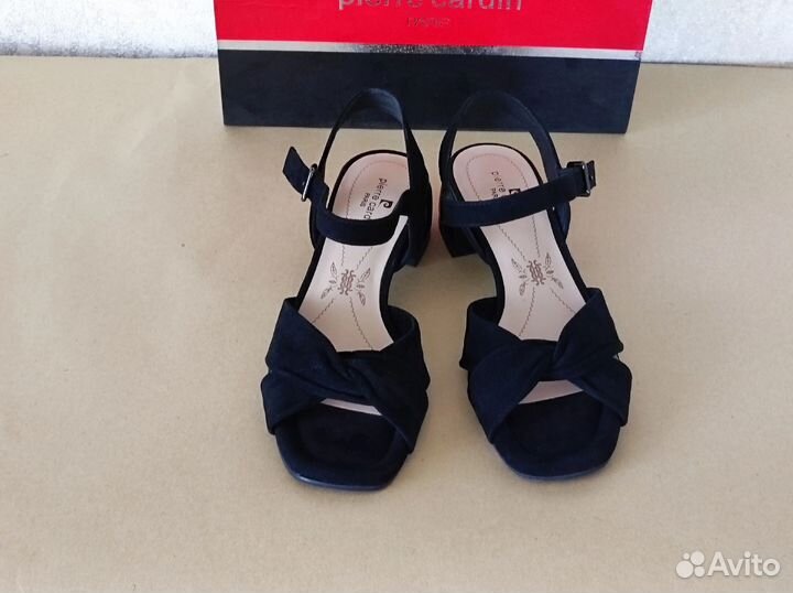 Новые замшевые босоножки 38 размера