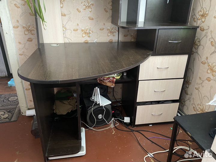 Письменный стол