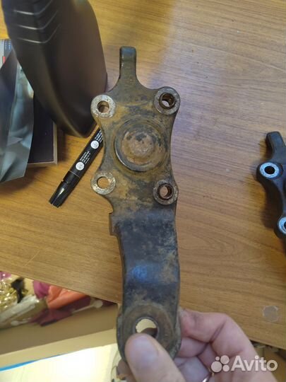 Шаровые опоры нижние Toyota Land cruiser Prado 90