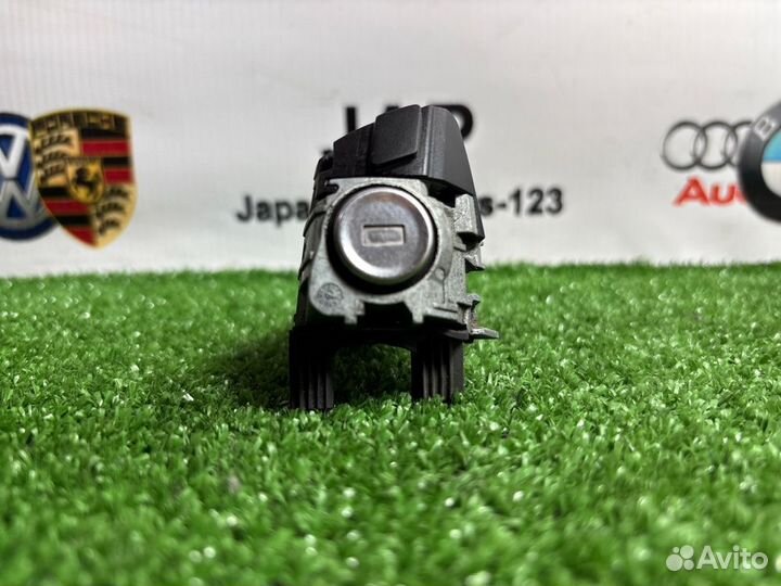 Личинка замка двери передняя правая Mercedes-Benz