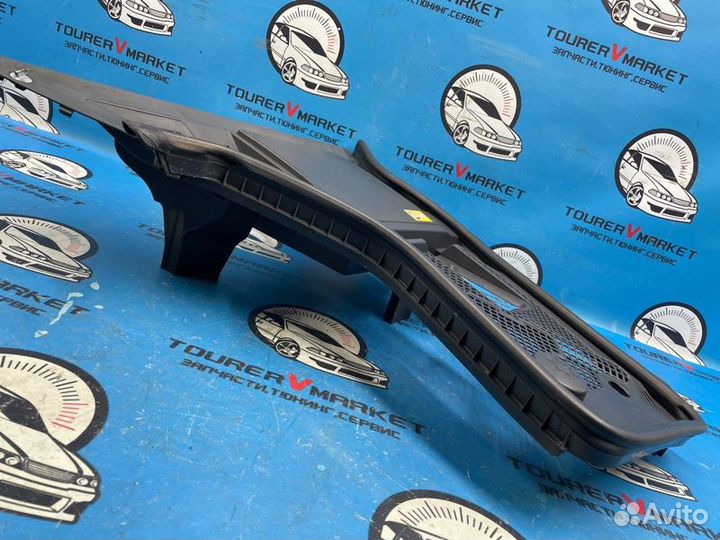 Декоративная крышка двигателя левая Mercedes-Benz