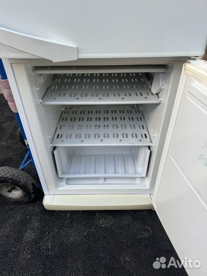 Холодильник Indesit