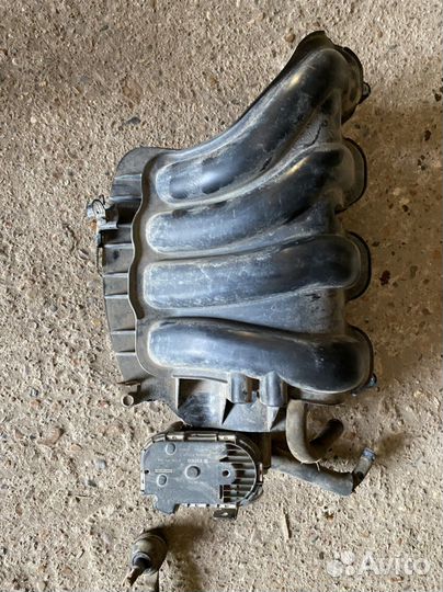 Hyundai Solaris впускной коллектор