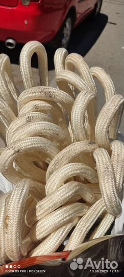 Канат с электрическим проводом