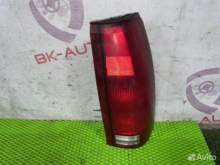 Задние фонари Chevrolet Suburban GMT400