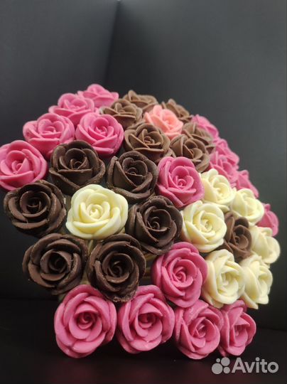 Букет - 37 Роз Разного Вида Бельгийского Шоколада