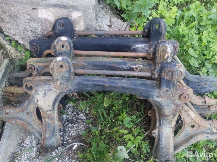 Подрамник ауди 80 b2