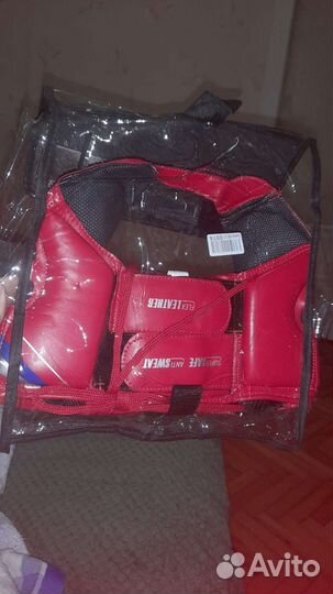 Боксерский шлем clinch и перчатки