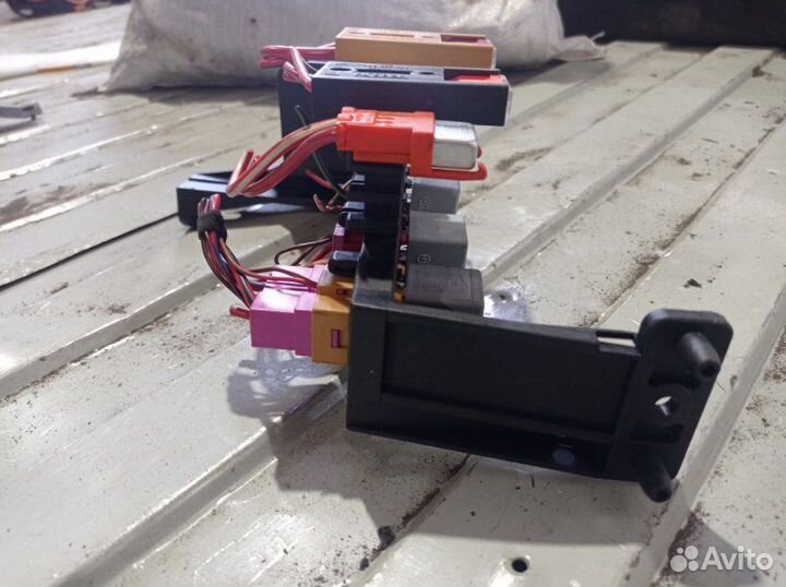 Блок реле электронный Skoda Superb седан