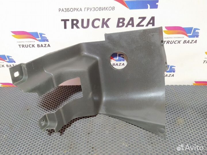 82390849 Накладка на торпедо Volvo FH