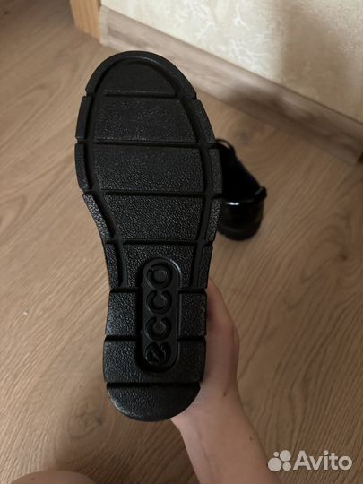 Ботинки черные лакированные ecco