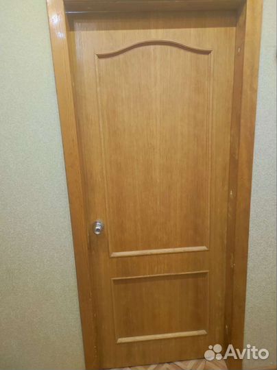 Дверь деревянная бу, межкомнатная с коробкой