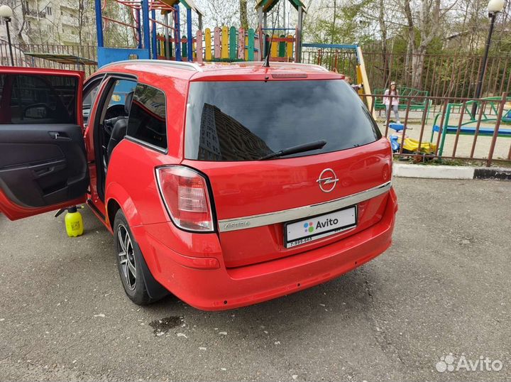 Opel Astra, 2011