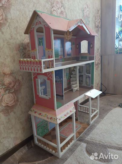Кукольный домик с мебелью