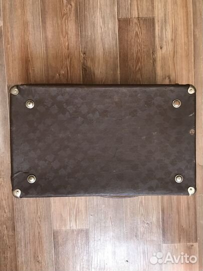 Винтажный чемодан