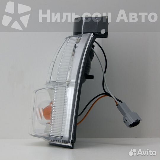 Габарит nissan atlas F23 белый (хрустальный), прав