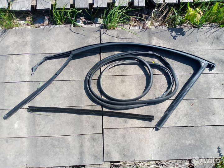 Уплотнитель Kia Sorento Prime 3