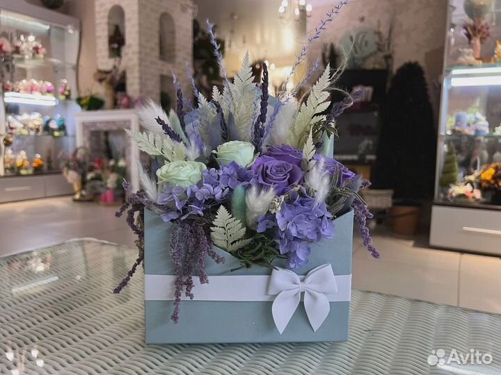 Композиция в коробке Стабилизированные цветы