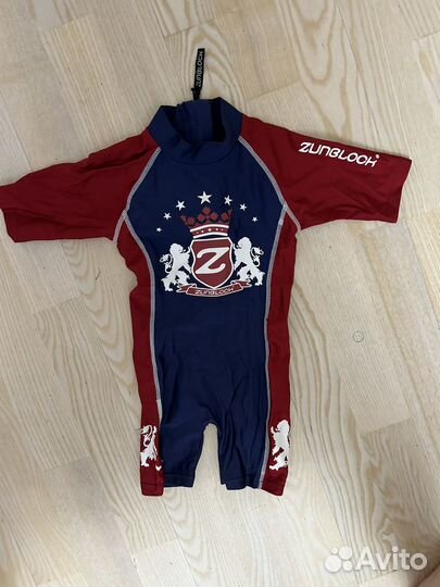 Плавательный костюм