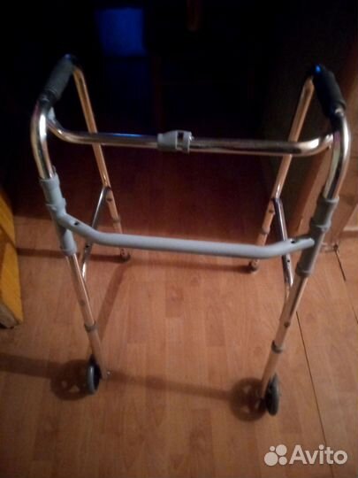 Ходунки для взрослых с колесами