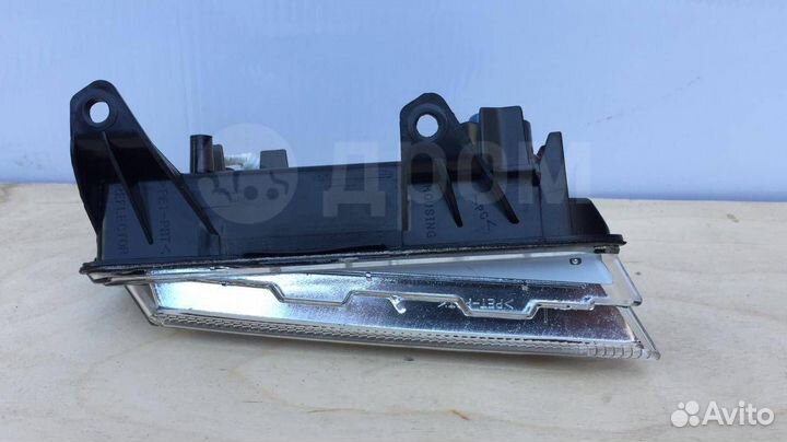 Повторитель поворота левый на Infiniti Q50 (V37)