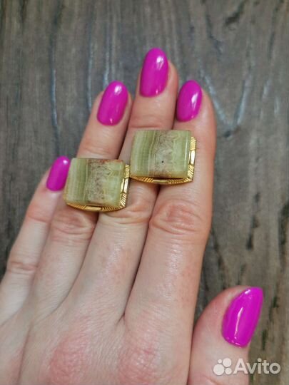 Запонки с ониксом зелёного цвета