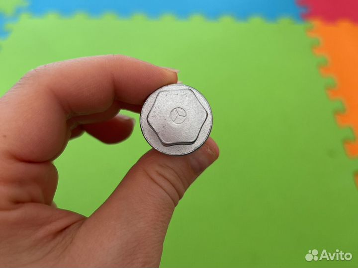 Болт для колеса mercedes
