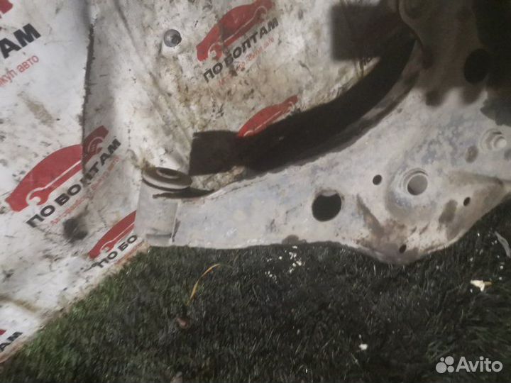 Рычаг подвески передний левый Suzuki Sidekick G16R