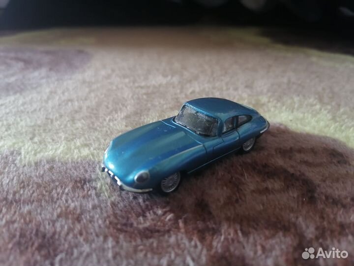 Модель автомобиля 1 18