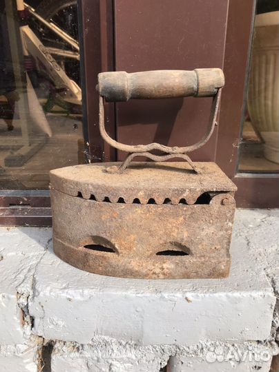 Утюги старинные