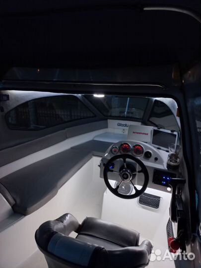Катер Gladius 520 HT