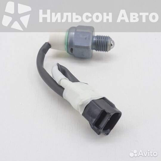 Датчик заднего хода isuzu ELF, оригинал