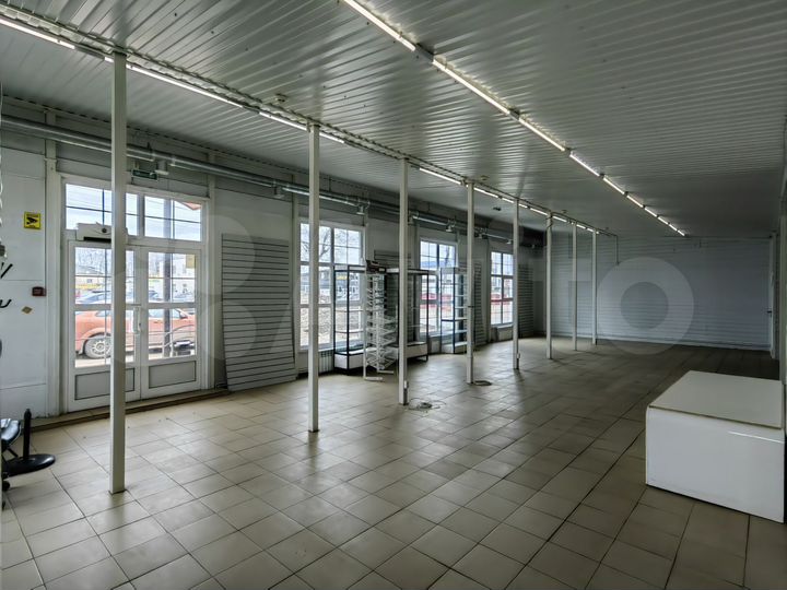 Торговая площадь магазин 200 м² в первой линии