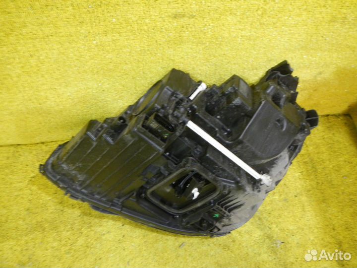 Фара правая Mercedes-Benz E-Class