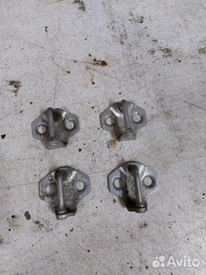 Петля замка двери rover 75