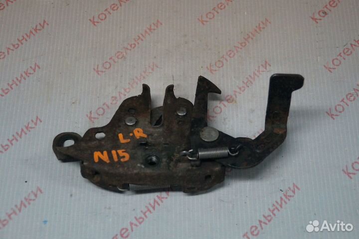 Nissan 65601-1N610 Захватный крюк капота