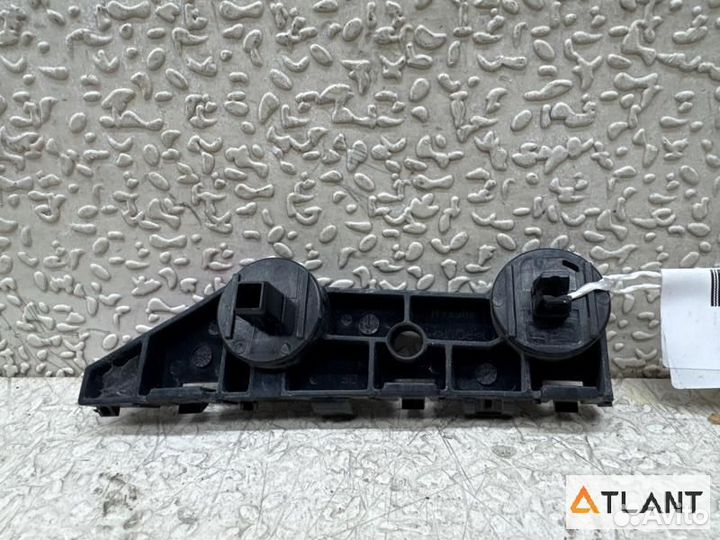 Крепеж бампера задняя правая nissan skyline