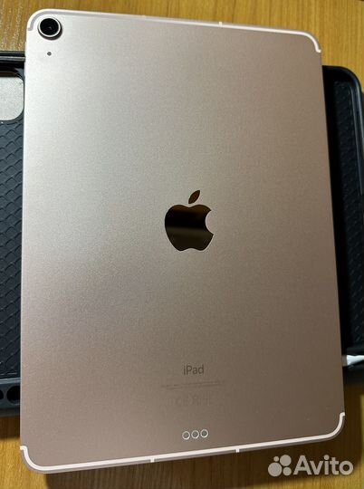 Продаю планшет iPad Air 2022