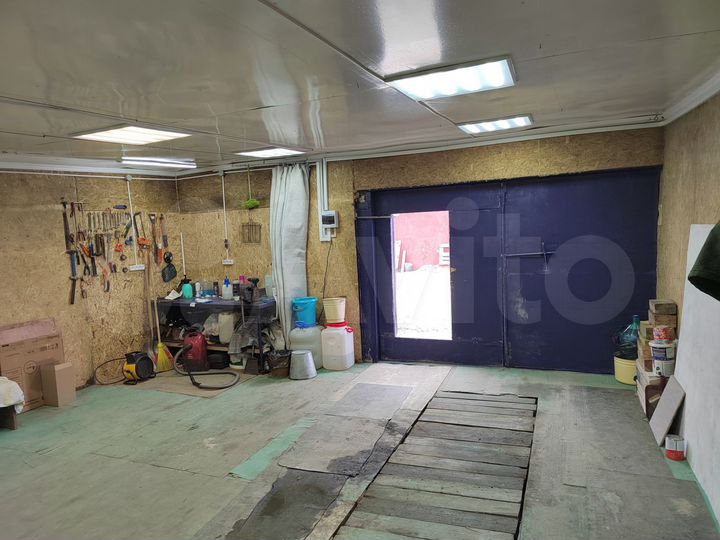 Гараж, > 30 м²