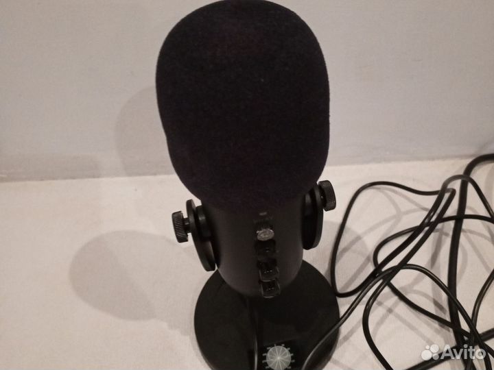 Студийный микрофон