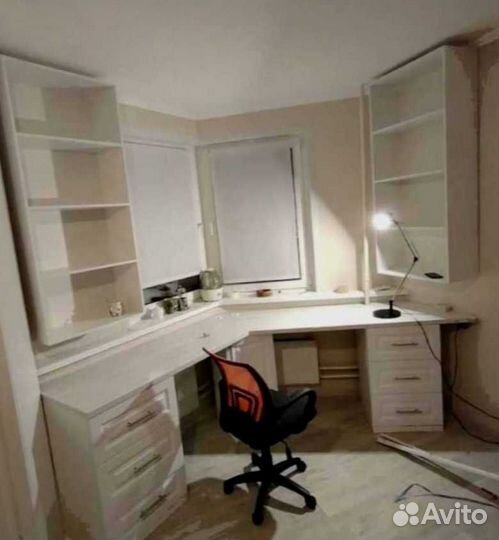 Рабочая зона у окна