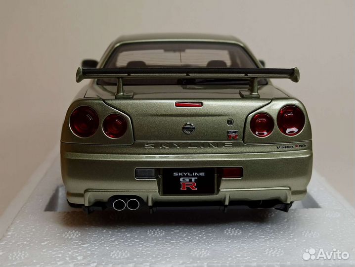 Nissan Skyline GT-R (R34) V-spec II Autoart 1:18