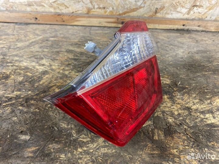 Фонарь задний внутренний задний правый Toyota